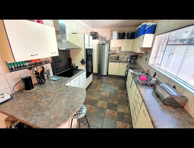 4 BEDROOM HOUSE FOR SALE IN MAGALIESKRUIN